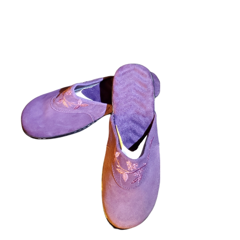 NWOT Genuine Suede Purple Mules in Purple  SIZE 6